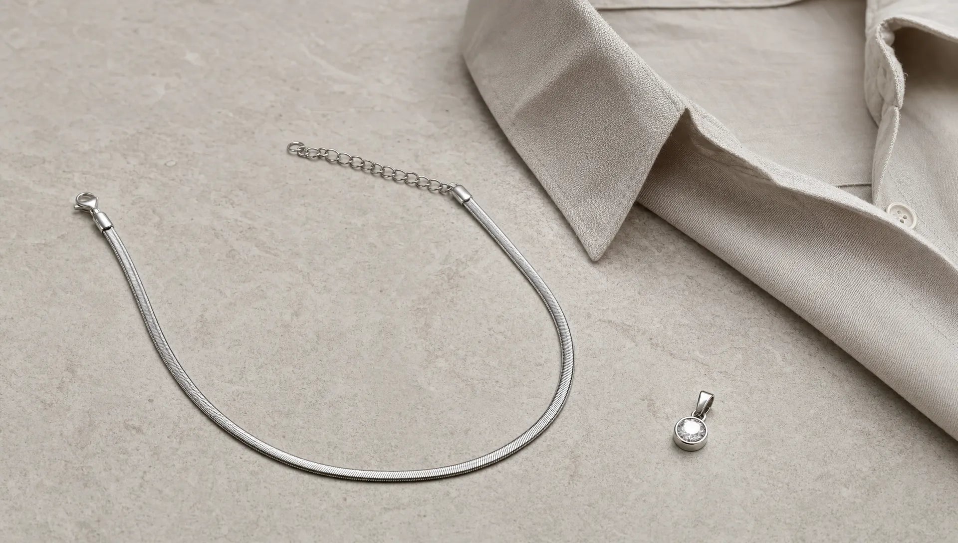 Edelstahl-Collier für minimalistische Outfits finden
