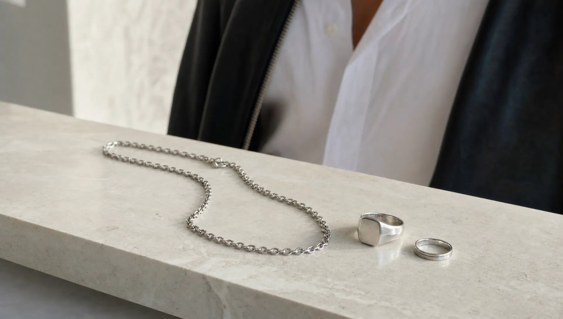 Silber Herrenschmuck: Welche Pieces wirken zeitlos?