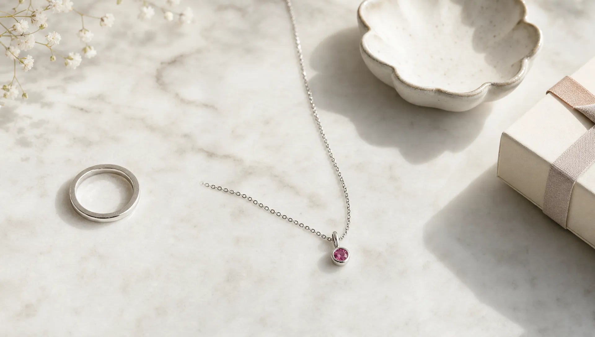 Schmuck mit Geburtsstein als Geschenk mit Bedeutung