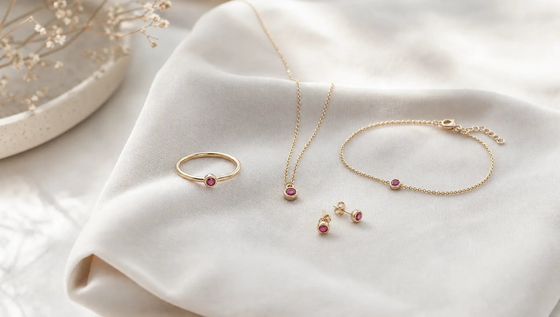 Schmuck mit Geburtsstein modern und persönlich tragen