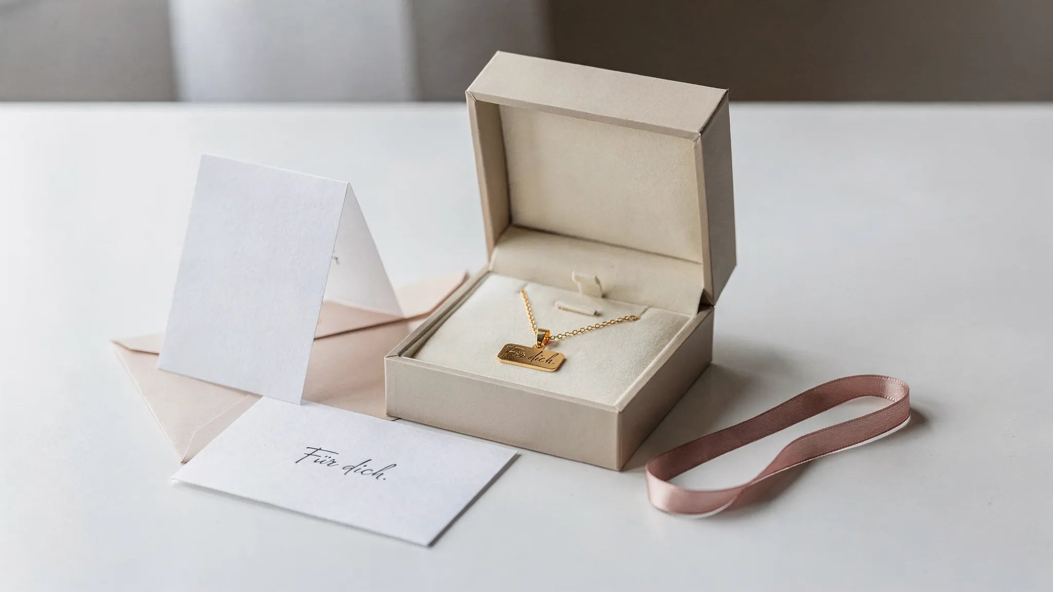 Personalisierter Schmuck mit Bedeutung verschenken