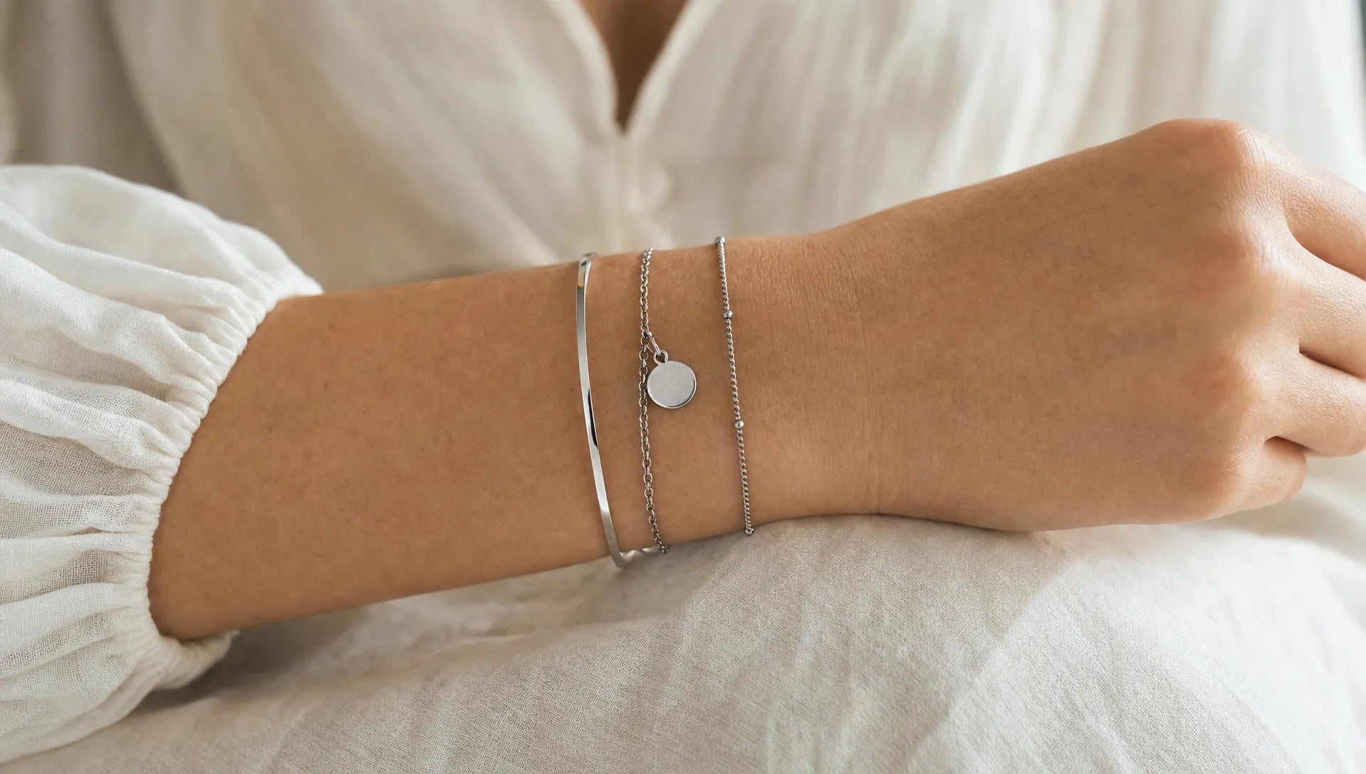 Damen Schmuck Armbänder stilvoll im Layering tragen