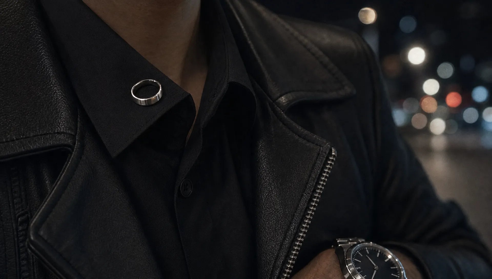 Schmuck für Männer in Silber stilvoll kombinieren