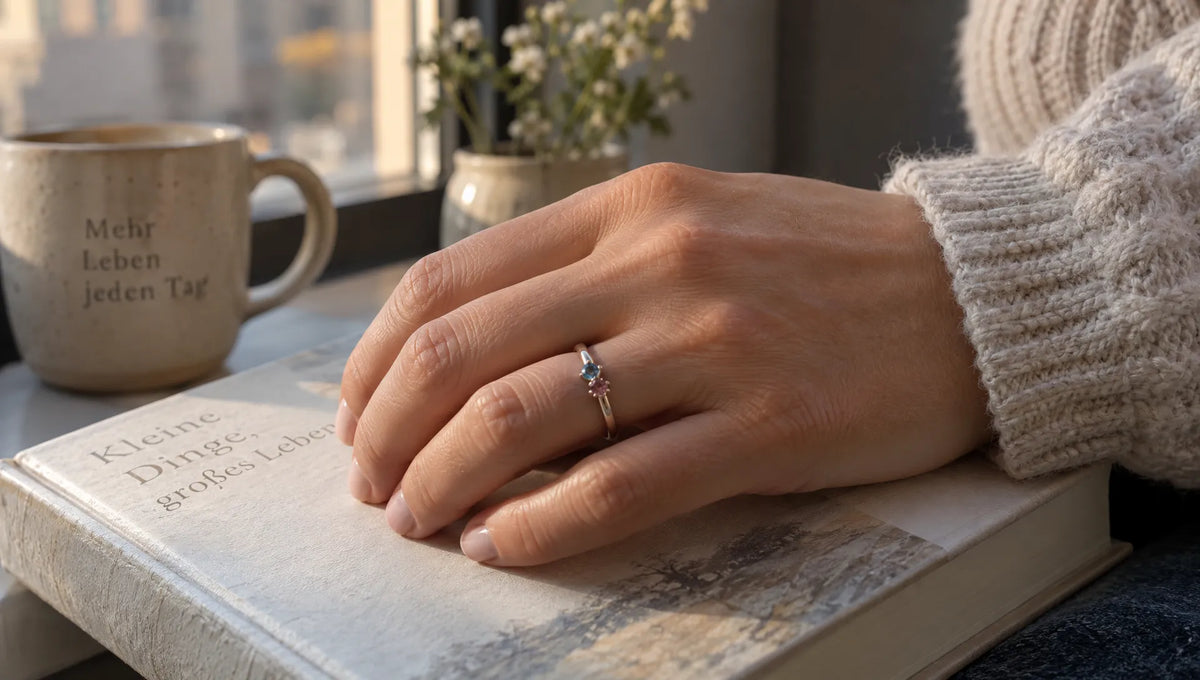 Personalisierter Ring mit Geburtssteinen als Erinnerungsstück